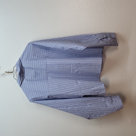 NWT Blue Blossom Button Up Dress Shirt. - Picture 4 of 8